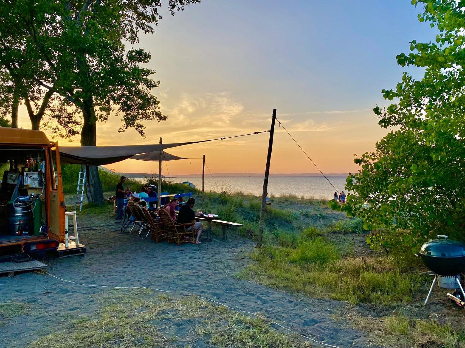 Отель Beachfront Caravans Черноморец Экстерьер фото