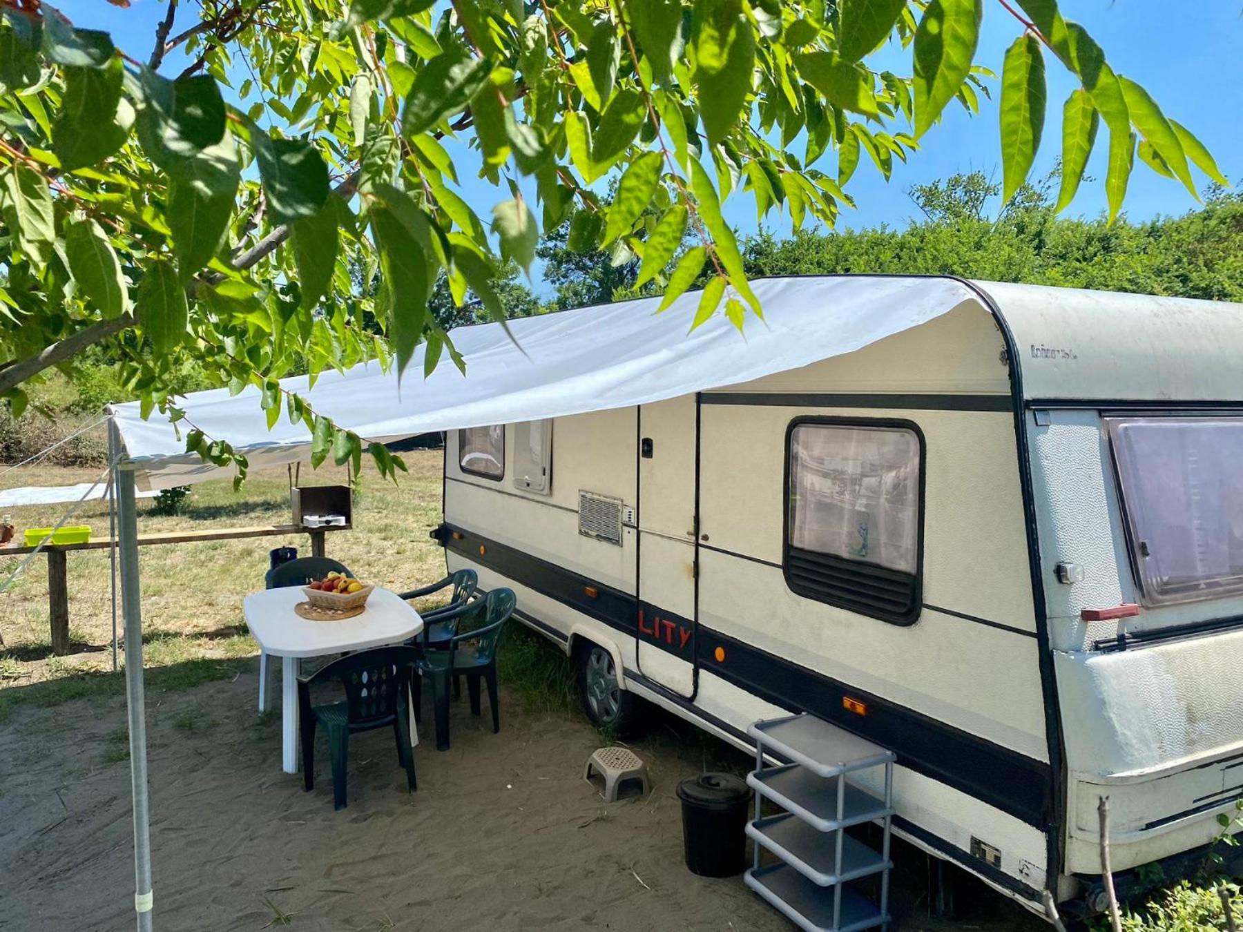 Отель Beachfront Caravans Черноморец Экстерьер фото