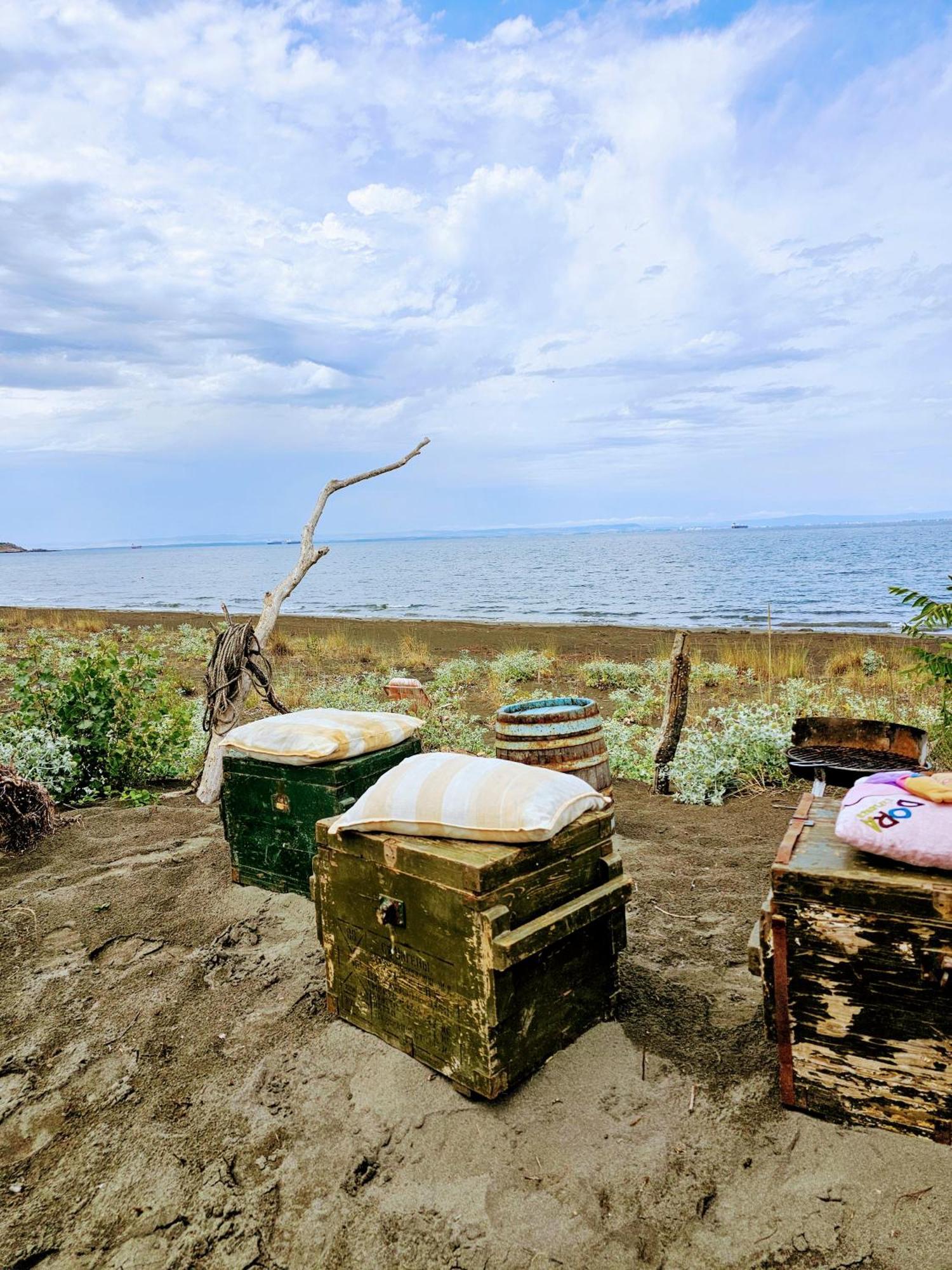 Отель Beachfront Caravans Черноморец Экстерьер фото