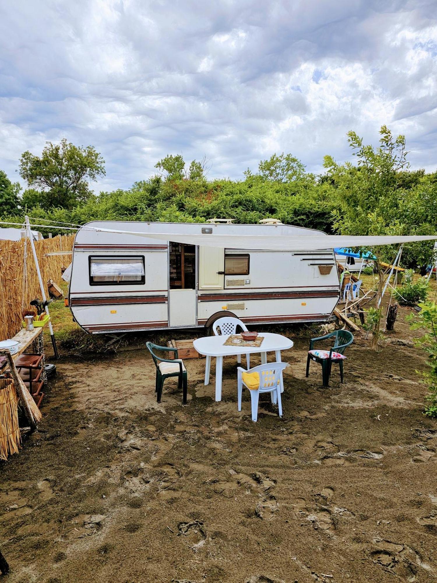 Отель Beachfront Caravans Черноморец Экстерьер фото