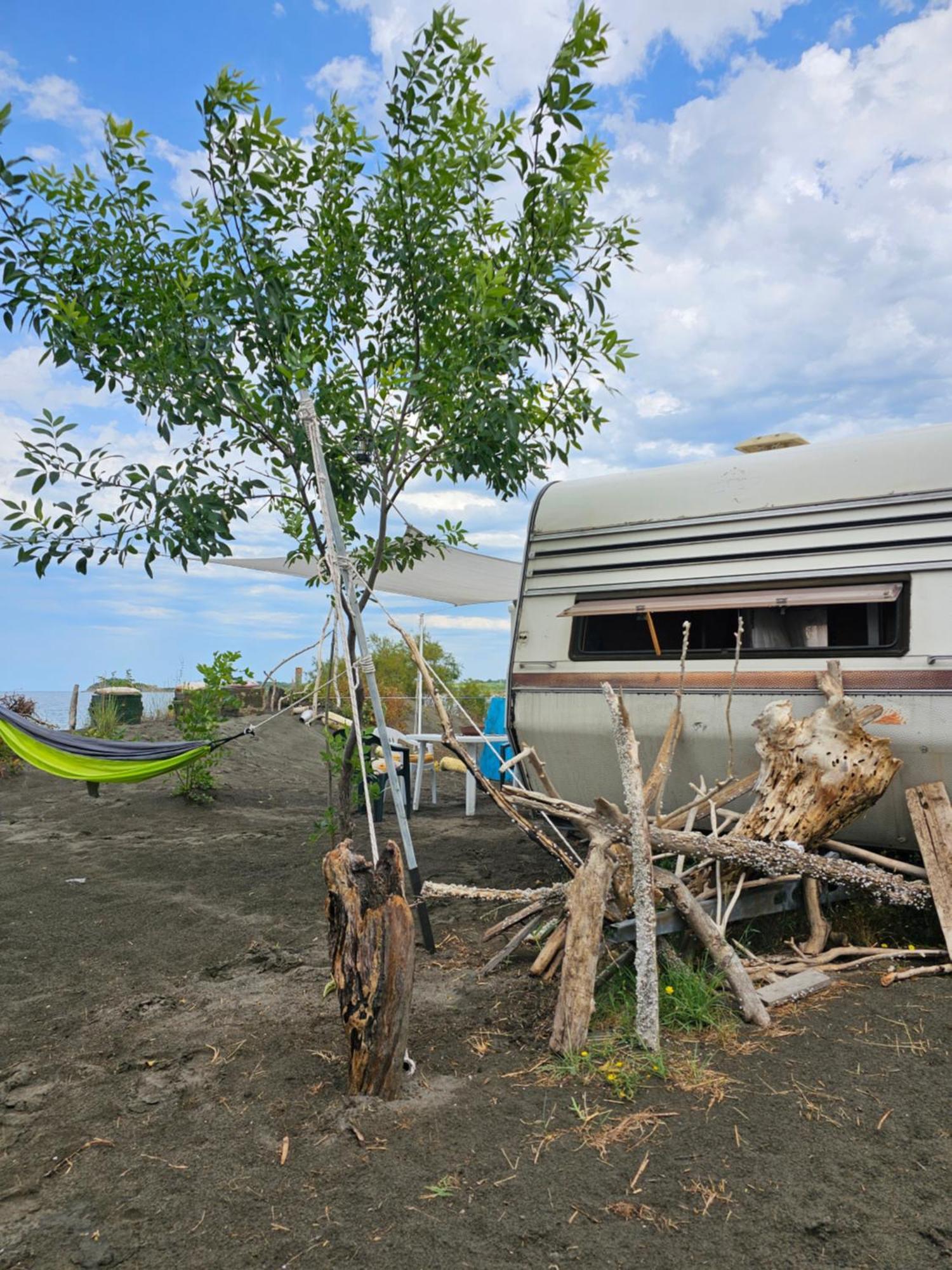 Отель Beachfront Caravans Черноморец Экстерьер фото