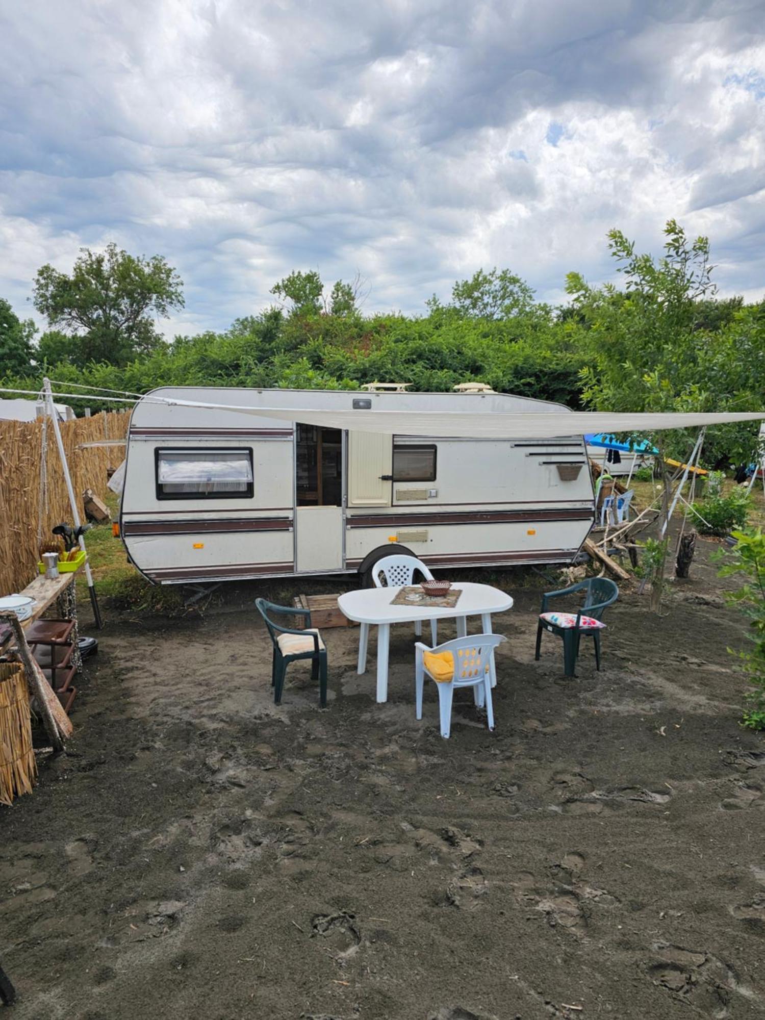 Отель Beachfront Caravans Черноморец Экстерьер фото