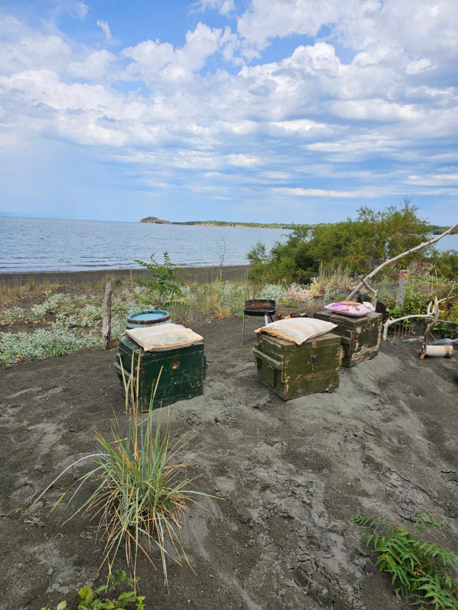 Отель Beachfront Caravans Черноморец Экстерьер фото