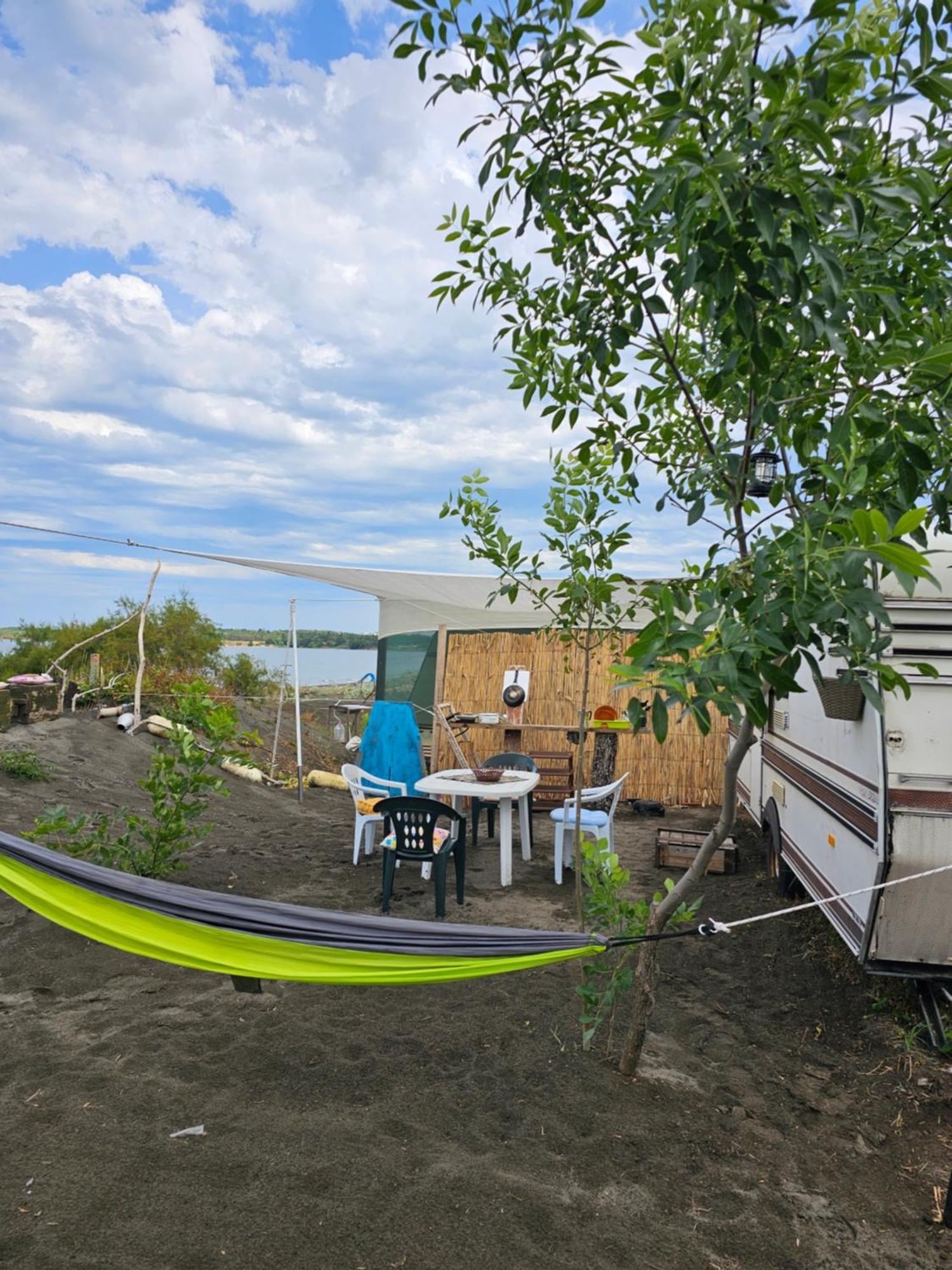 Отель Beachfront Caravans Черноморец Экстерьер фото