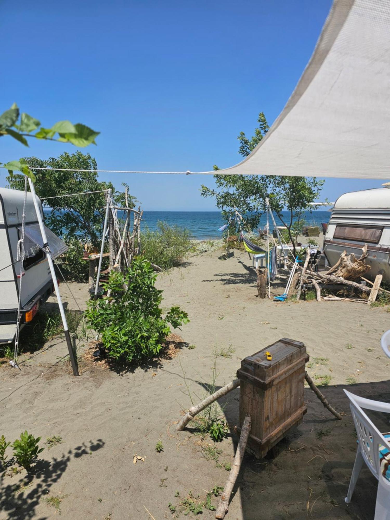 Отель Beachfront Caravans Черноморец Экстерьер фото