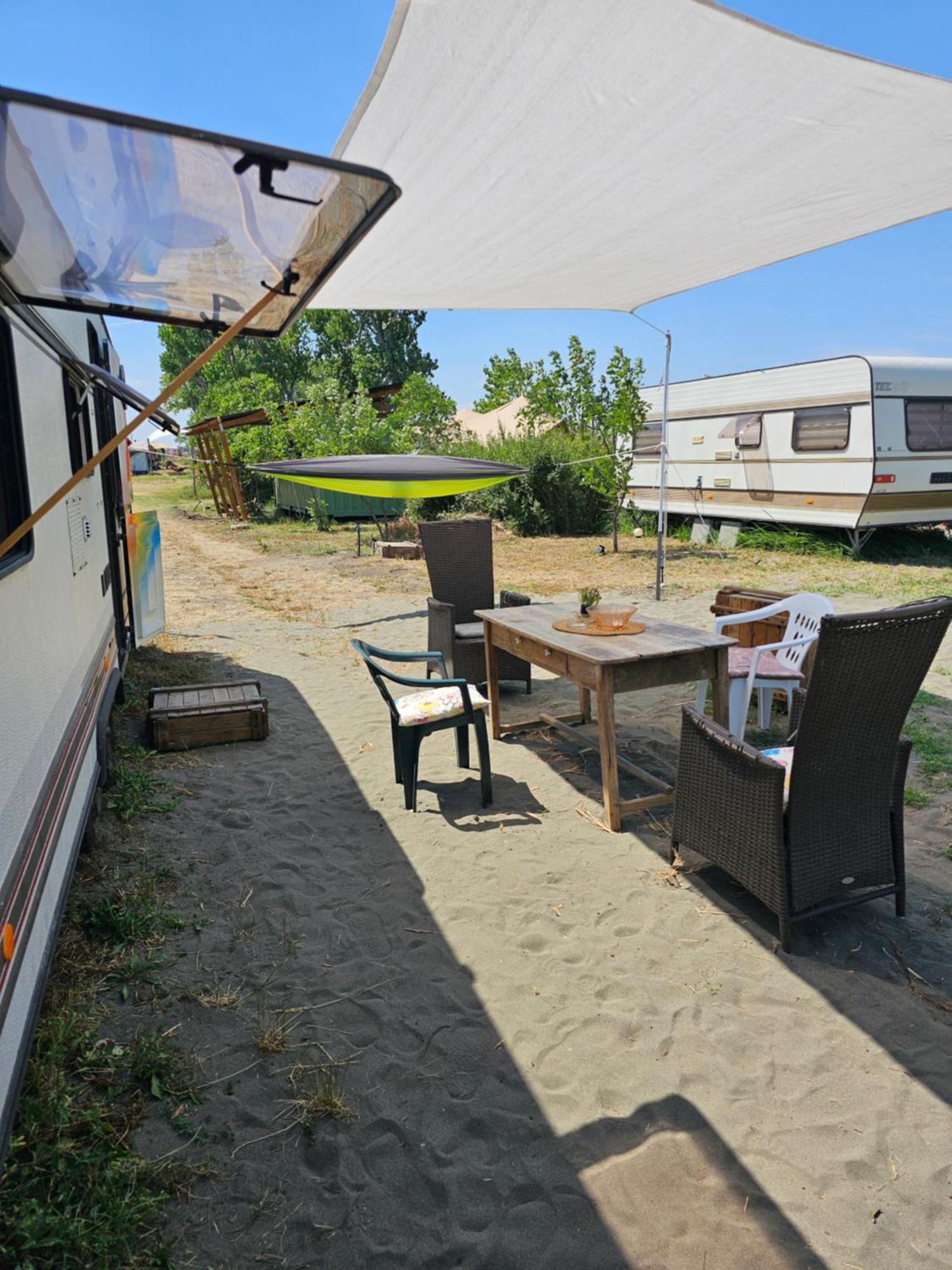 Отель Beachfront Caravans Черноморец Экстерьер фото